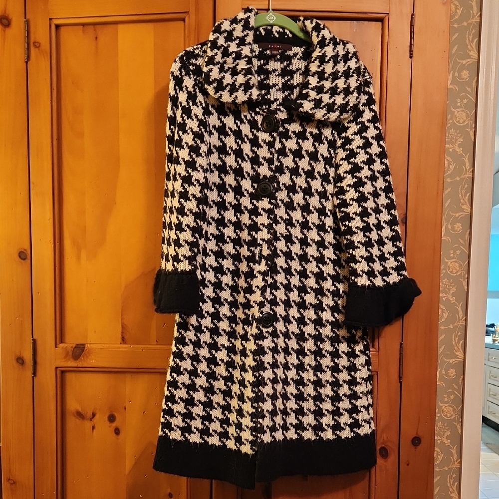 Fever Black and White Houndstooth Cape Coat
